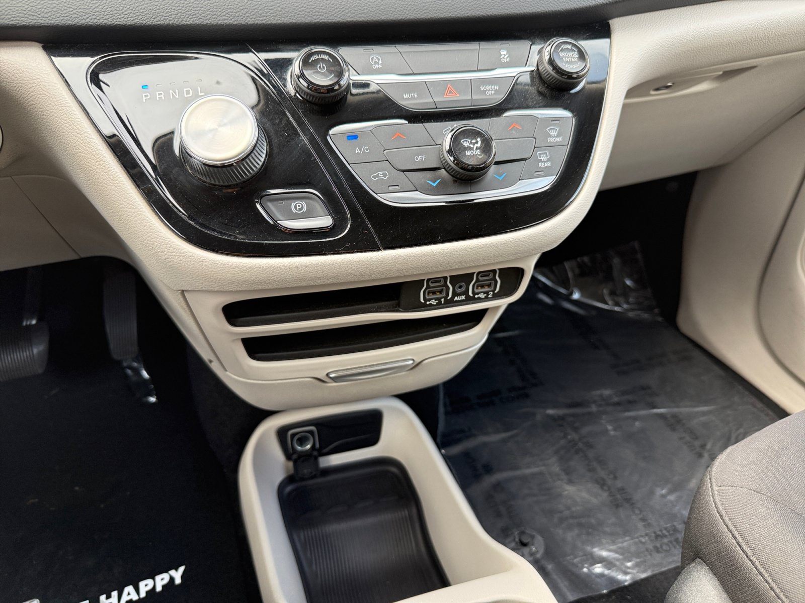 Used 2022 Chrysler Voyager LX FWD image 13