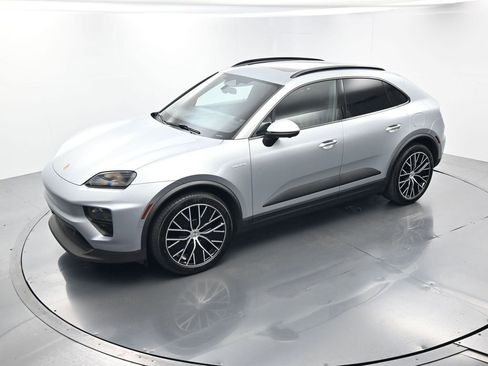 Certified 2025 Porsche Macan Electric RWD image 34