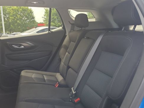Used 2024 GMC Terrain SLE w/ Driver Convenience Package FWD image 13