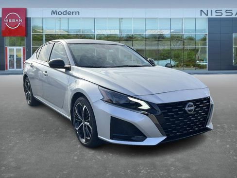 New 2025 Nissan Altima 2.5 SR image 3