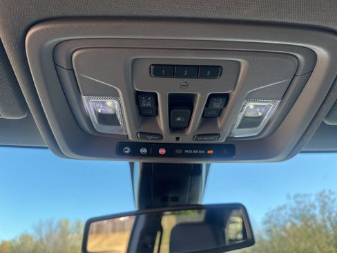 Used 2023 GMC Sierra 2500 SLT w/ SLT Premium Package image 33