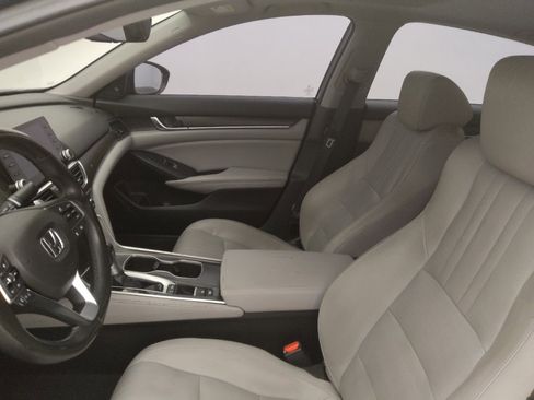 Used 2018 Honda Accord Touring image 17