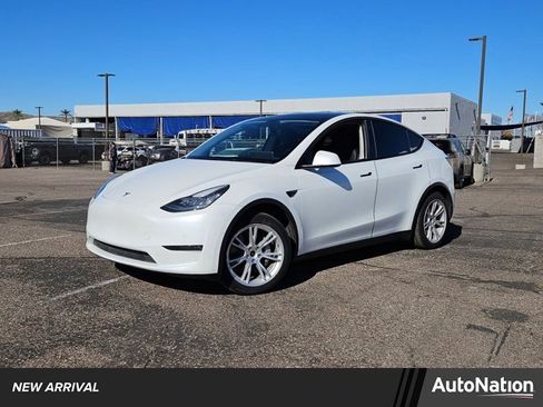 Used 2021 Tesla Model Y Long Range image 1