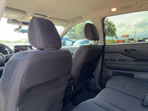 Used 2025 Nissan Pathfinder SV FWD image 25
