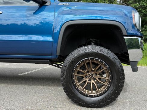 Used 2018 GMC Sierra 1500 SLT w/ SLT Premium Package AWD/4WD image 11