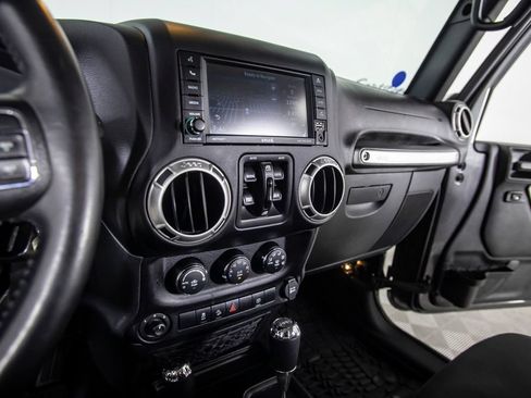 Used 2018 Jeep Wrangler Unlimited Sahara w/ Max Tow Package AWD/4WD image 28
