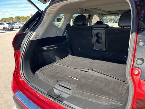 Used 2019 Nissan Rogue SL w/ Premium Package image 10