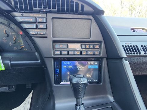 Used 1990 Chevrolet Corvette Convertible RWD image 17