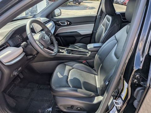 Used 2025 Jeep Compass Limited image 22