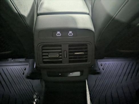 Used 2025 Audi Q5 Premium Plus w/ Premium Plus image 24