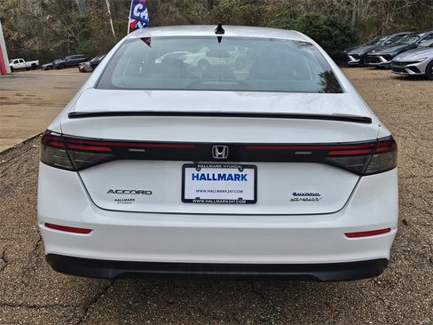 Used 2024 Honda Accord Sport image 5
