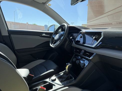 Used 2022 Volkswagen Taos SEL w/ Panoramic Sunroof Package image 39