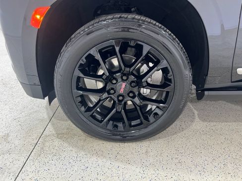 Used 2023 GMC Yukon Denali RWD image 32