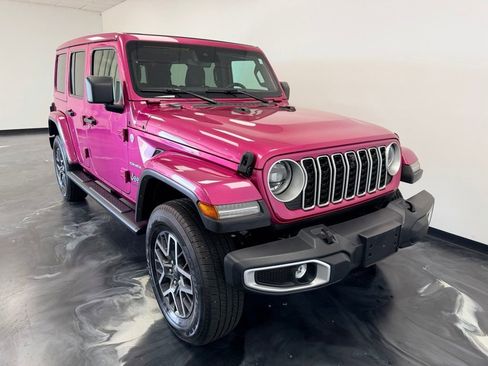 Used 2024 Jeep Wrangler Unlimited Sahara w/ Technology Group AWD/4WD image 24