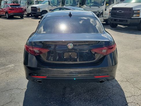 Used 2018 Alfa Romeo Giulia w/ Nero Edizione RWD image 4