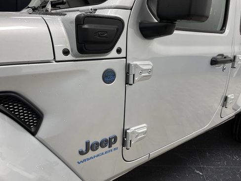 Used 2024 Jeep Wrangler Unlimited image 31