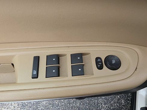 Used 2010 GMC Acadia SLT FWD image 18