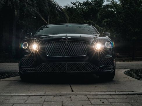 Used 2017 Bentley Continental GT image 24