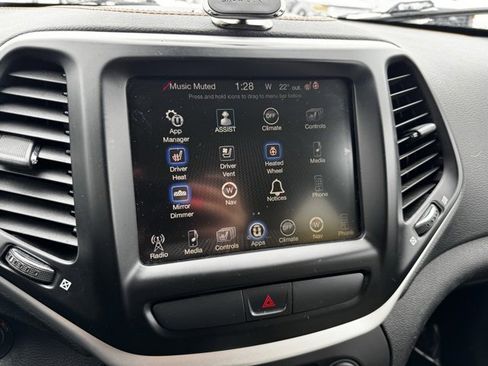 Used 2015 Jeep Cherokee Limited w/ Luxury Group image 3