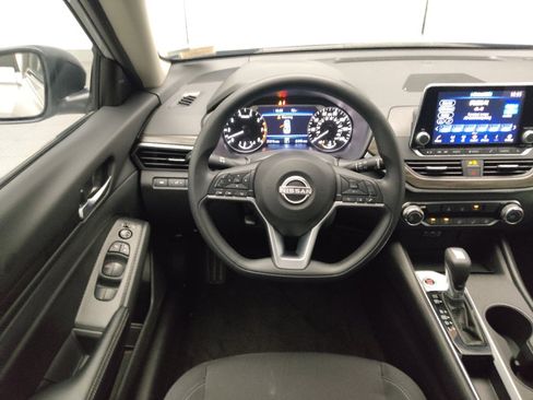 Used 2025 Nissan Altima 2.5 SV FWD image 22