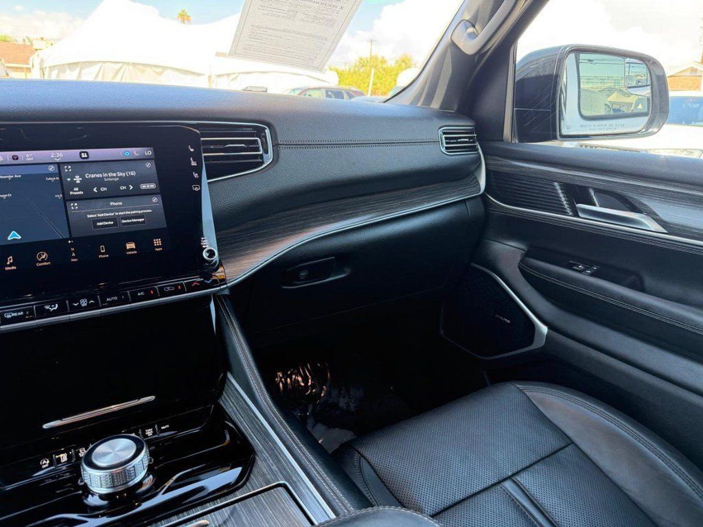 Used 2024 Jeep Wagoneer Series II w/ Flexible Seating Group RWD image 26