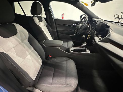 Used 2024 Chevrolet Trax RS w/ Driver Confidence Package FWD image 23