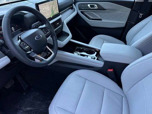 New 2026 Ford Explorer Platinum w/ LUX Leather Package AWD/4WD image 9