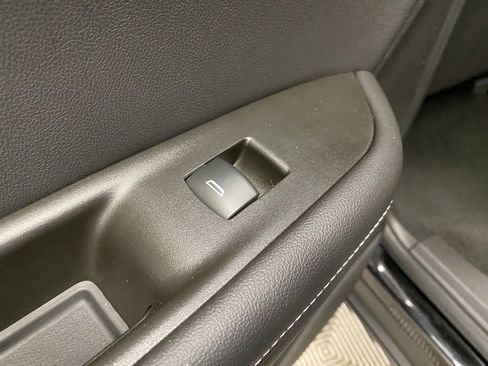 Used 2023 Chevrolet Blazer LT image 18