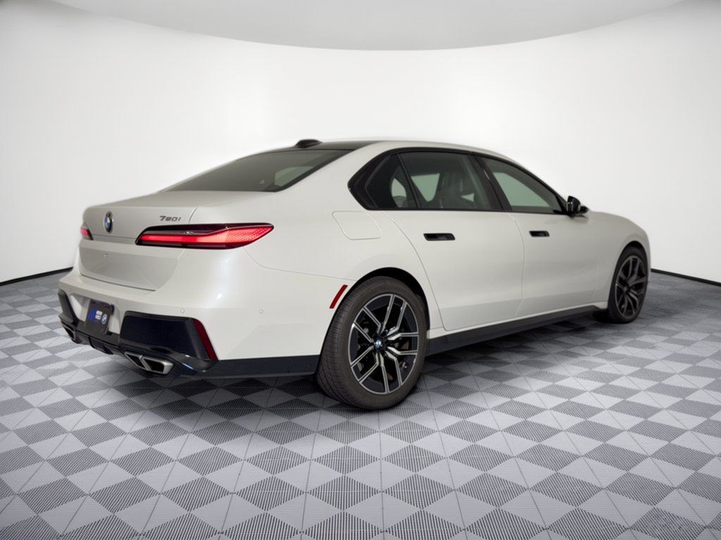 Certified 2023 BMW 760i xDrive AWD/4WD image 9