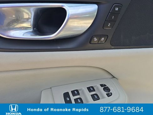 Used 2024 Volvo S60 B5 Core FWD image 11