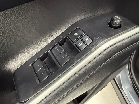 Used 2023 Toyota Highlander L image 25