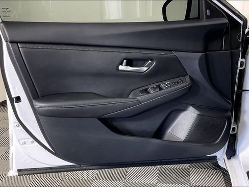 Used 2025 Nissan Sentra SV image 24