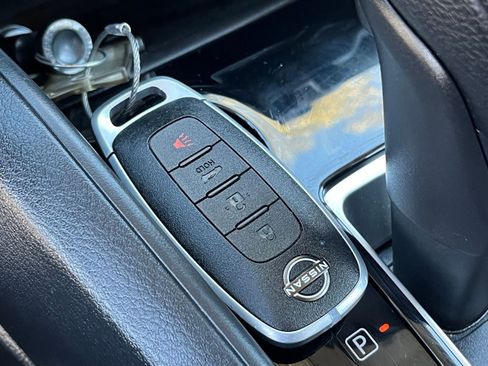 Used 2025 Nissan Versa SV image 21