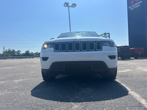 Used 2020 Jeep Grand Cherokee Laredo RWD image 8