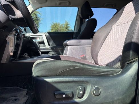Used 2018 Toyota 4Runner SR5 AWD/4WD image 9