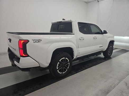 Used 2025 Toyota Tacoma TRD Sport w/ TRD Sport Upgrade Package image 3