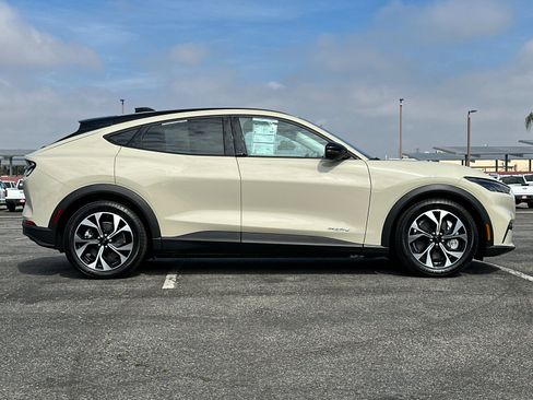 Certified 2025 Ford Mustang Mach-E Select w/ Comfort Package Lite image 3