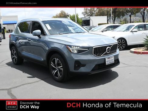 Used 2023 Volvo XC40 B5 Plus AWD/4WD image 3