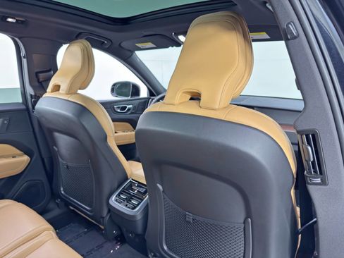 Used 2023 Volvo XC60 B5 Ultimate image 36