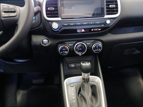 New 2025 Hyundai Venue SEL image 11