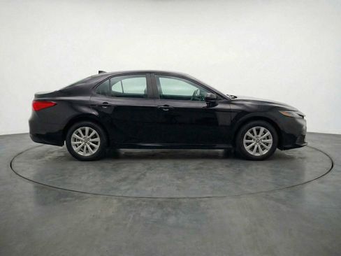 Used 2025 Toyota Camry LE image 10