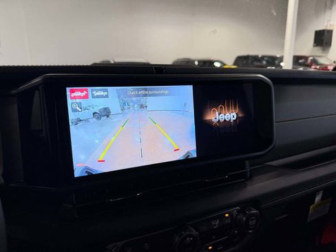 New 2025 Jeep Gladiator Mojave image 32