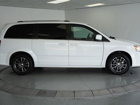 Used 2016 Dodge Grand Caravan SXT FWD image 7