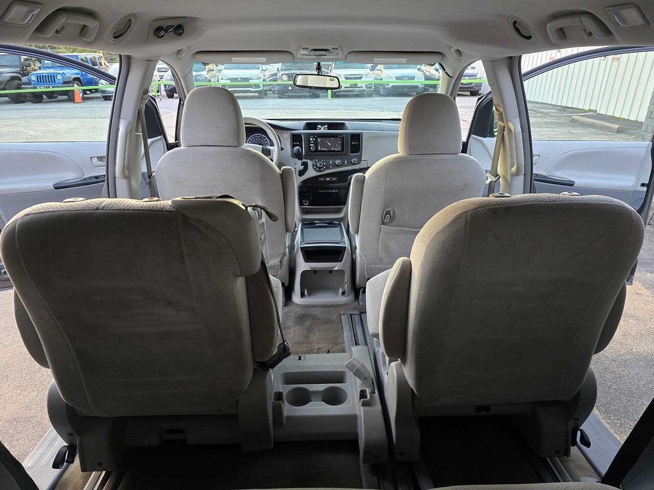 Used 2012 Toyota Sienna LE FWD image 18