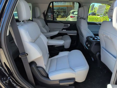 New 2026 Ford Expedition Platinum w/ Driver's Package image 16