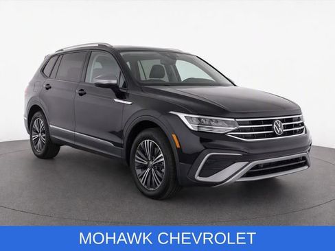 Used 2024 Volkswagen Tiguan Wolfsburg Edition AWD/4WD image 2
