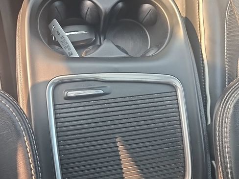 Used 2019 Chrysler Pacifica Limited w/ Advanced Safetytec Group FWD image 23