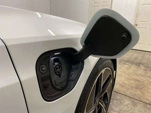 Used 2023 Audi RS e-tron GT w/ Carbon Performance Package image 98