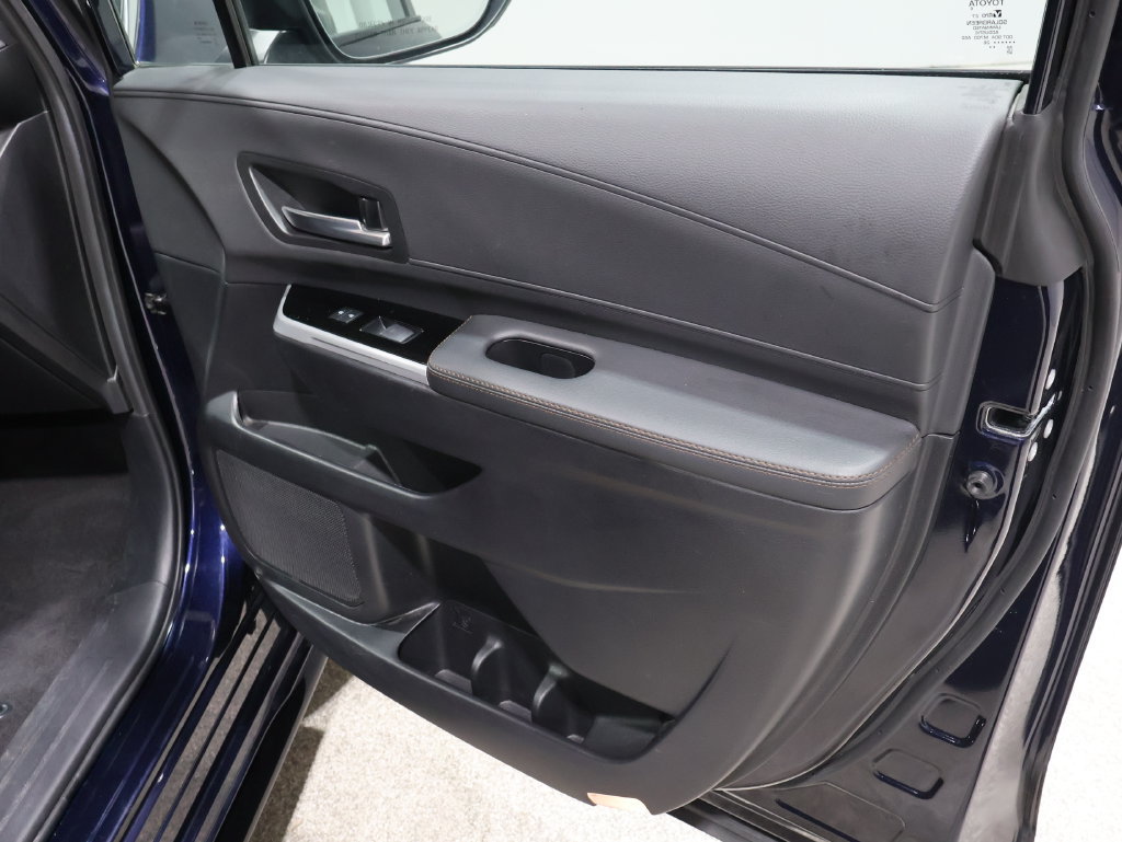 Used 2026 Toyota Sienna Platinum AWD/4WD image 27