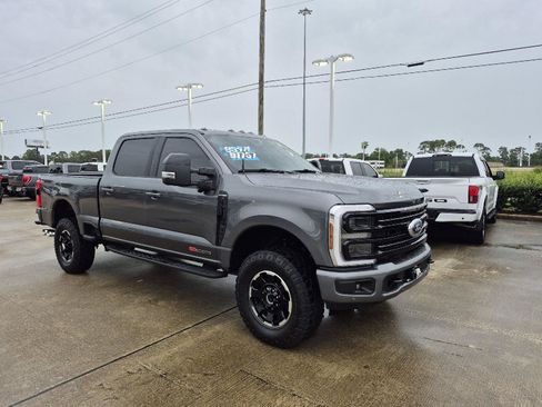 Certified 2025 Ford F350 Platinum w/ Tremor Off-Road Package AWD/4WD image 19
